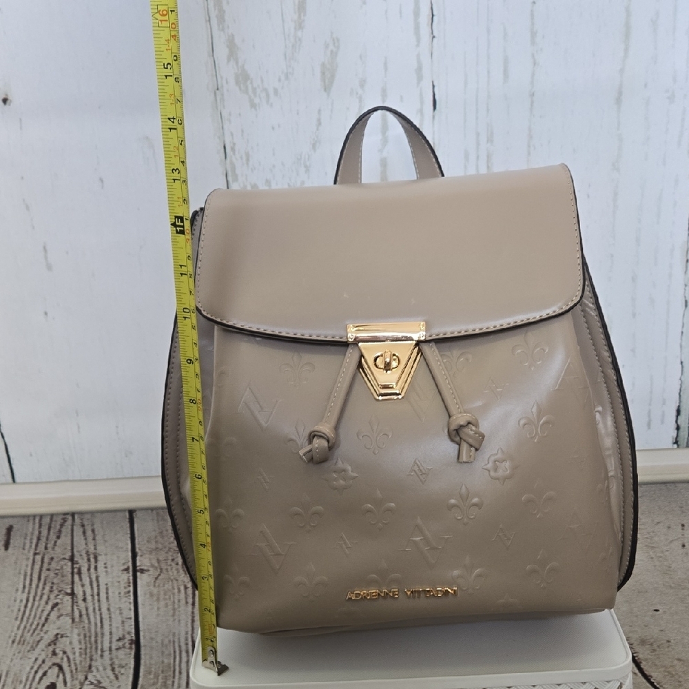 NWT Adrienne Vitadini Beige Men's Women's Backpack With Removeable Coin Pouch - Picture 8 of 13